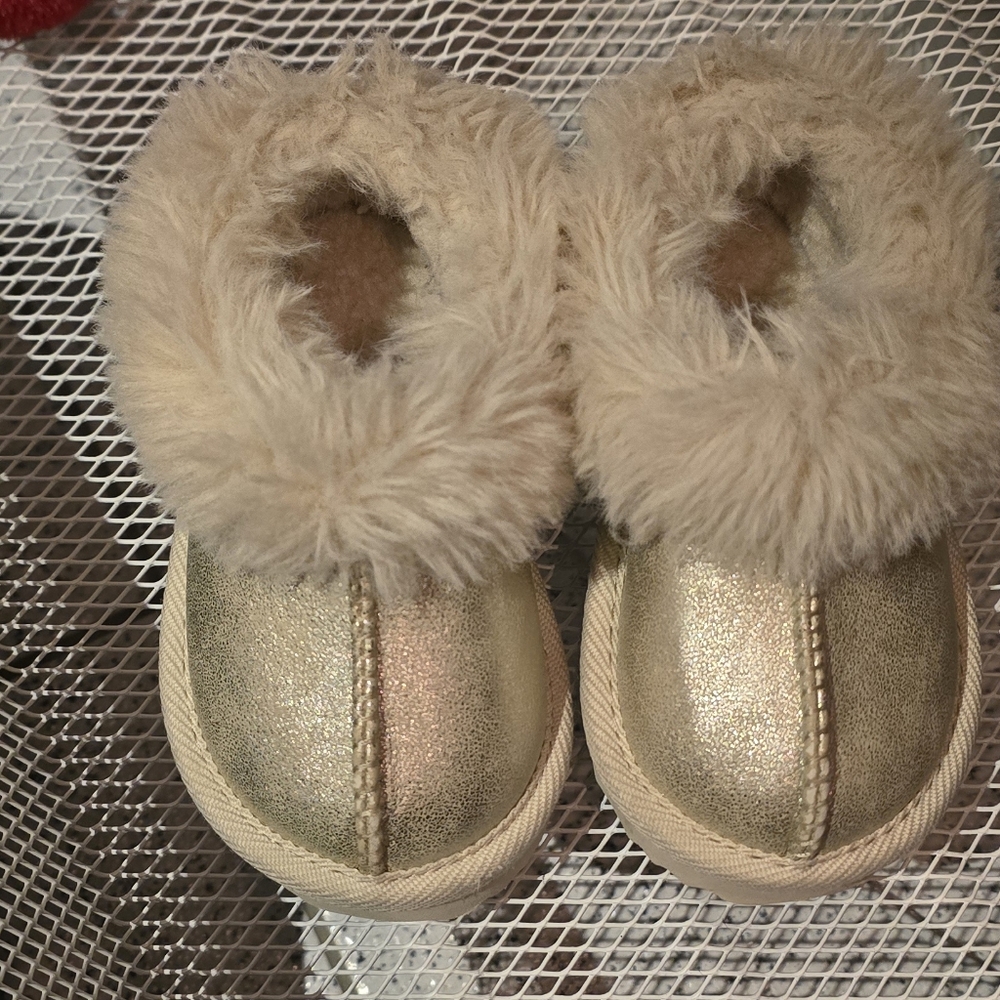 Cozy Gold Kids Shoes with Faux Fur Lining